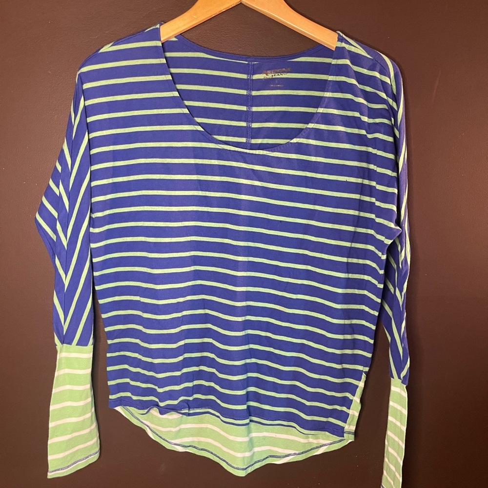Arizona Jean Company Blue and White Asymmetrical Long Sleeve T-Shirt